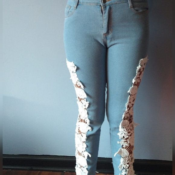 Floral Lace cut Jeans - Picture 3 of 8